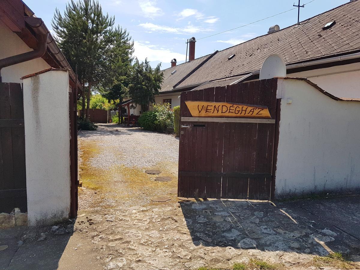 Kúti Vendégház Bakonykuti Extérieur photo